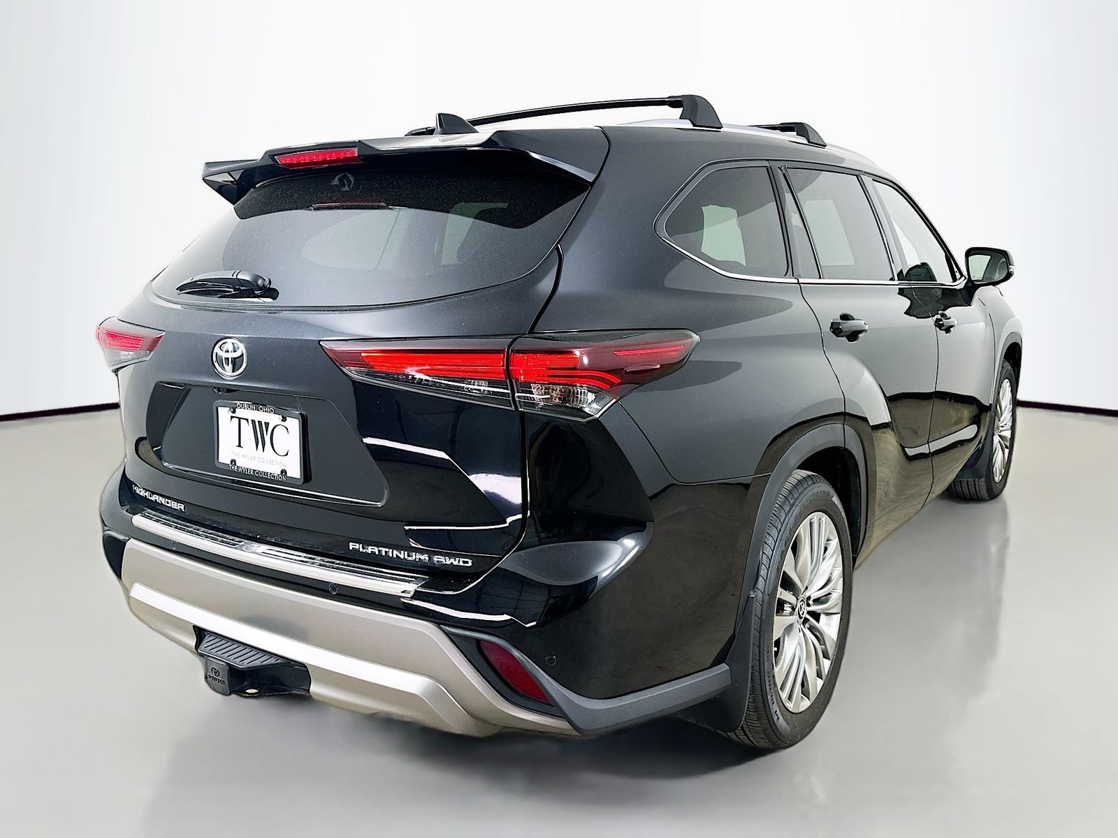 Used 2024 Toyota Highlander Platinum AWD/4WD image 5