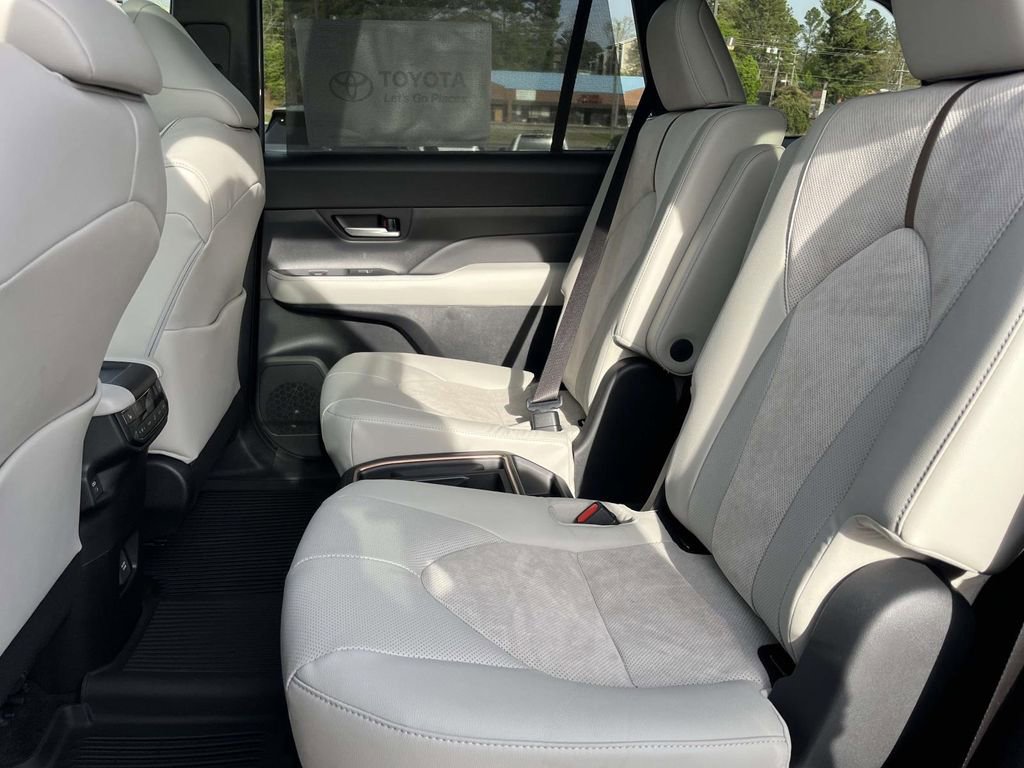 New 2026 Toyota Grand Highlander AWD Hybrid image 10