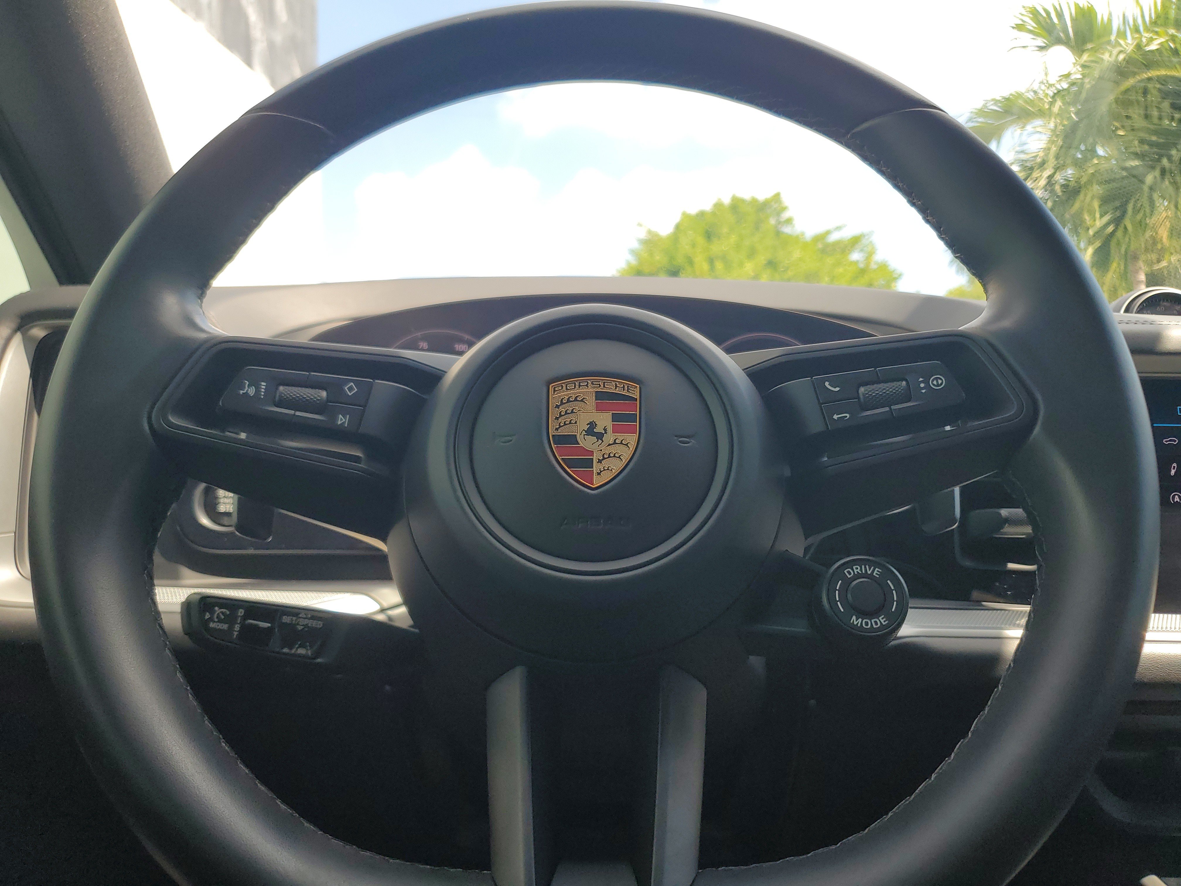 Used 2024 Porsche Cayenne Coupe AWD/4WD image 23