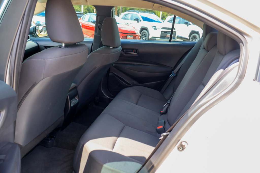 Used 2025 Toyota Corolla LE FWD image 11
