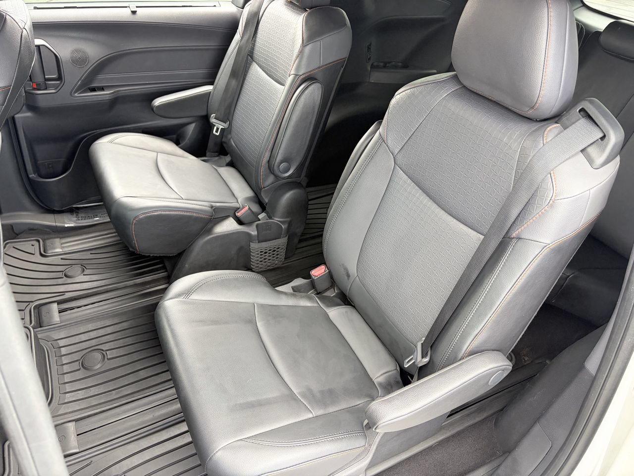 Used 2022 Toyota Sienna XSE w/ XSE Plus Package AWD/4WD image 18