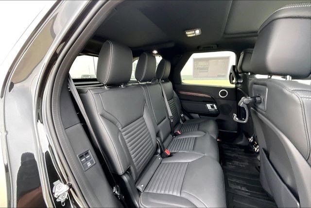 New 2026 Land Rover Discovery Dynamic SE image 11