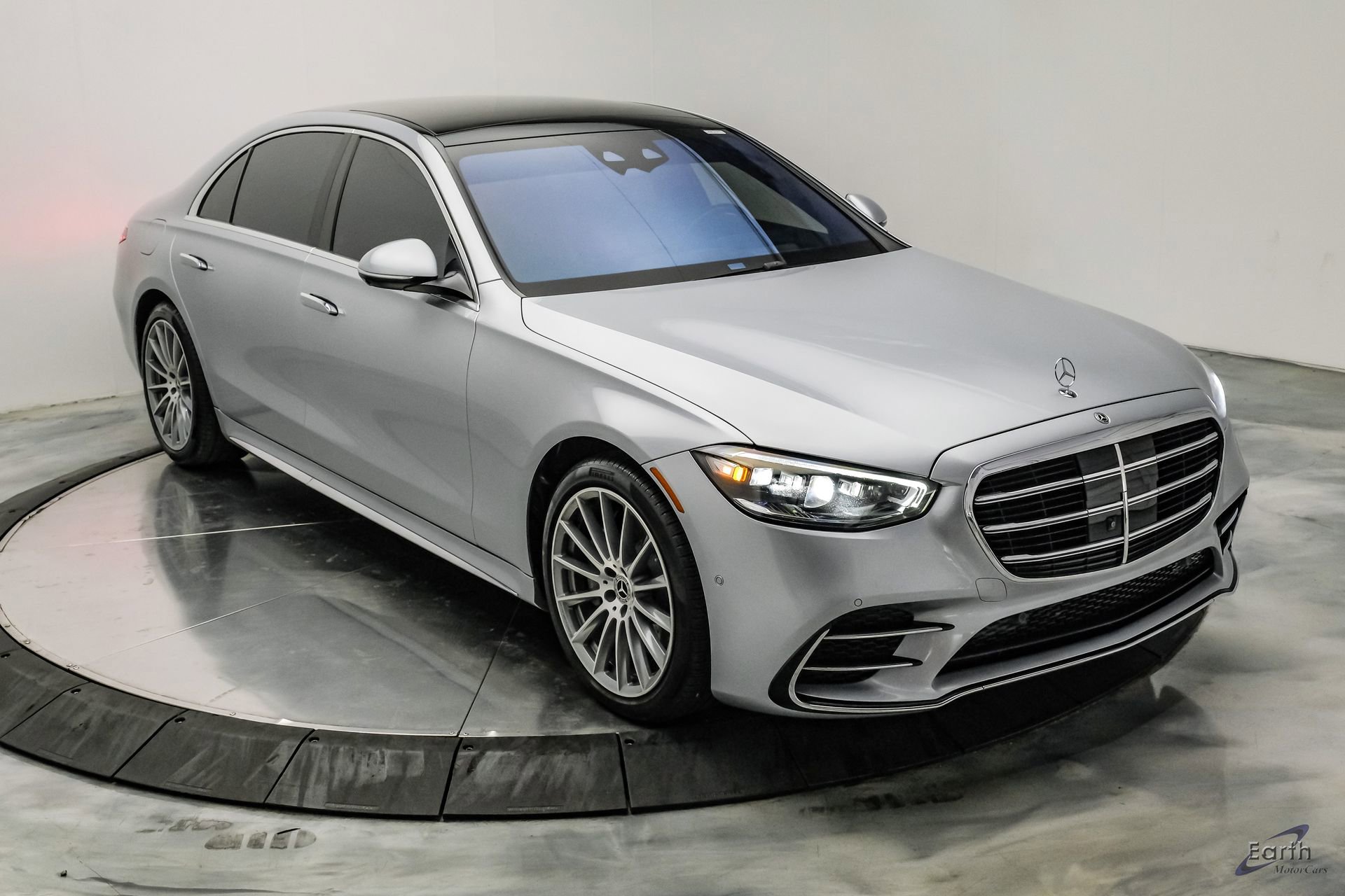 Used 2022 Mercedes-Benz S 580 4MATIC Sedan w/ AMG Line Package image 30