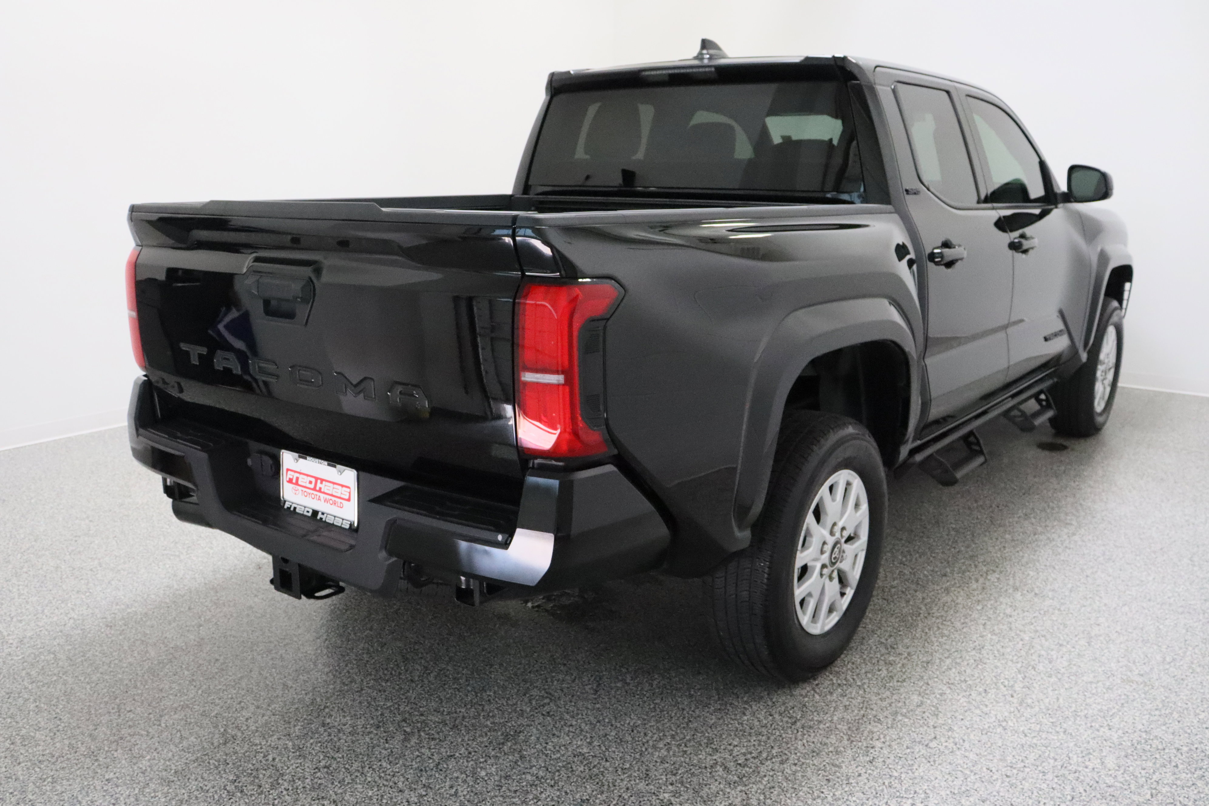 Used 2025 Toyota Tacoma SR5 AWD/4WD image 7