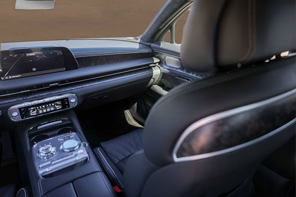 Used 2025 Genesis G90 3.5T image 29