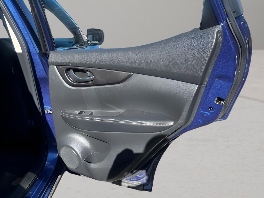 Used 2022 Nissan Rogue Sport S image 31