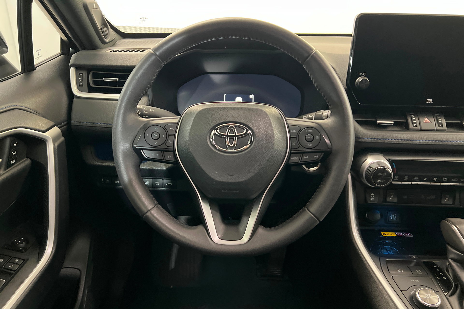 Used 2023 Toyota RAV4 XSE AWD/4WD image 12
