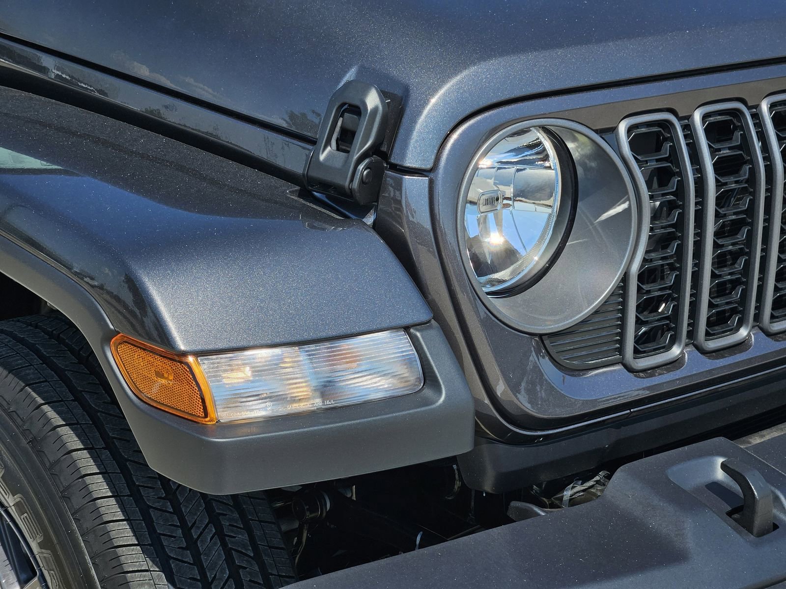 New 2025 Jeep Gladiator Sport image 6