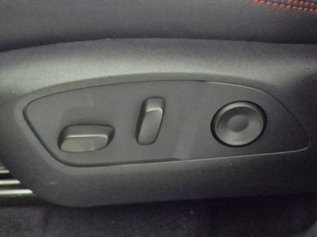 New 2026 Chevrolet Traverse RS w/ LPO, Floor Liner Package FWD image 15