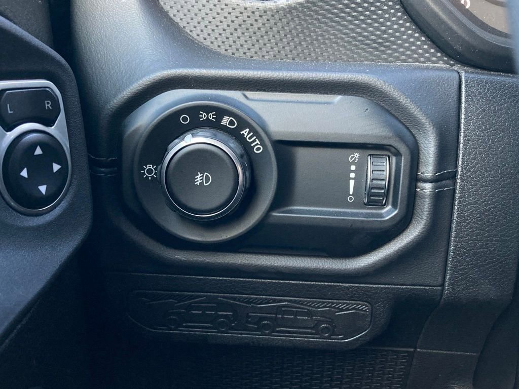 Used 2025 Jeep Wrangler Unlimited Rubicon w/ Convenience Group image 10