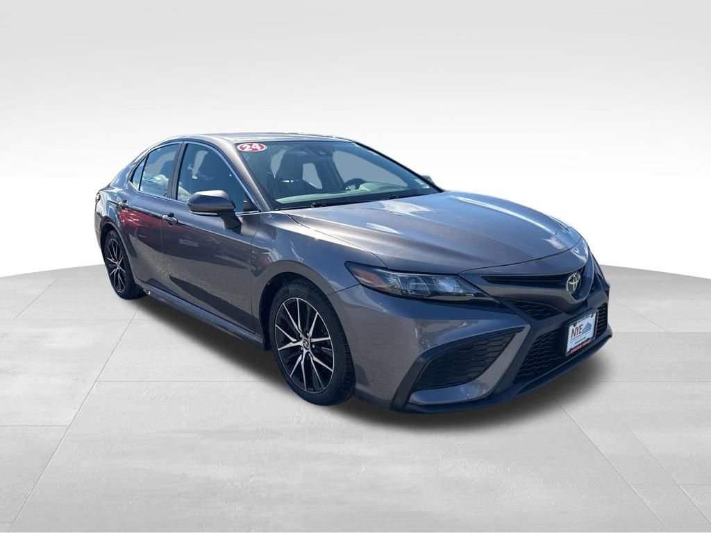 Used 2024 Toyota Camry SE w/ Cold Weather Package image 8