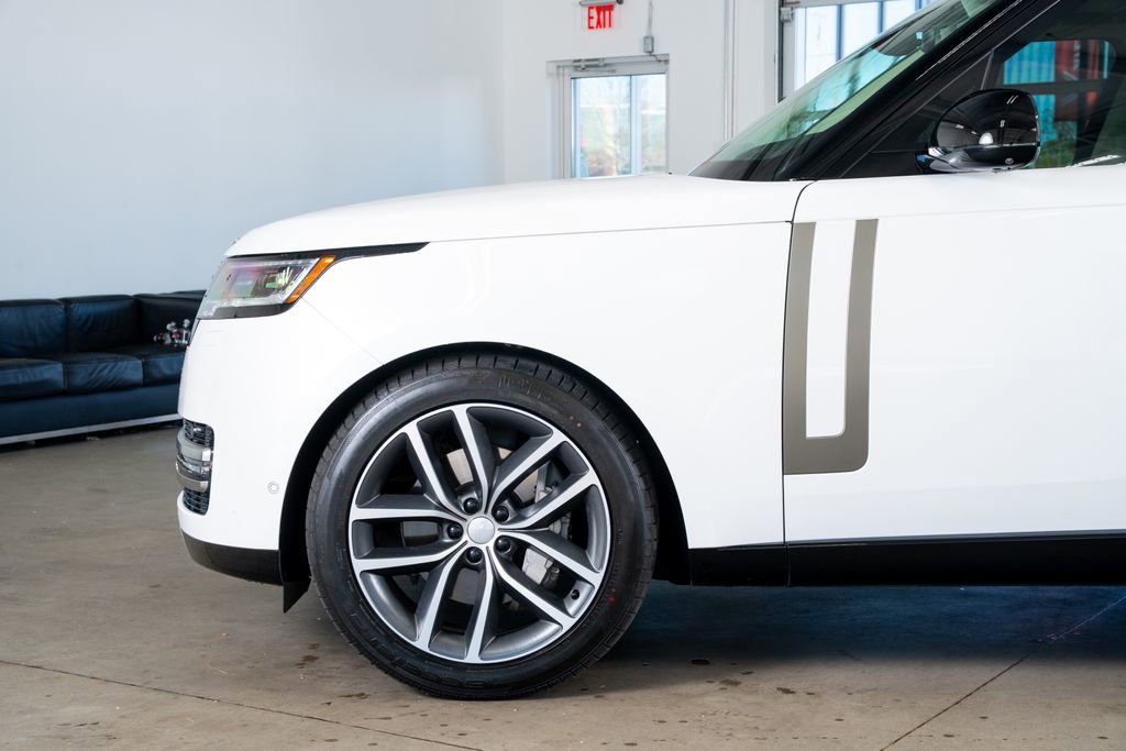 Used 2024 Land Rover Range Rover Long Wheelbase SE image 9