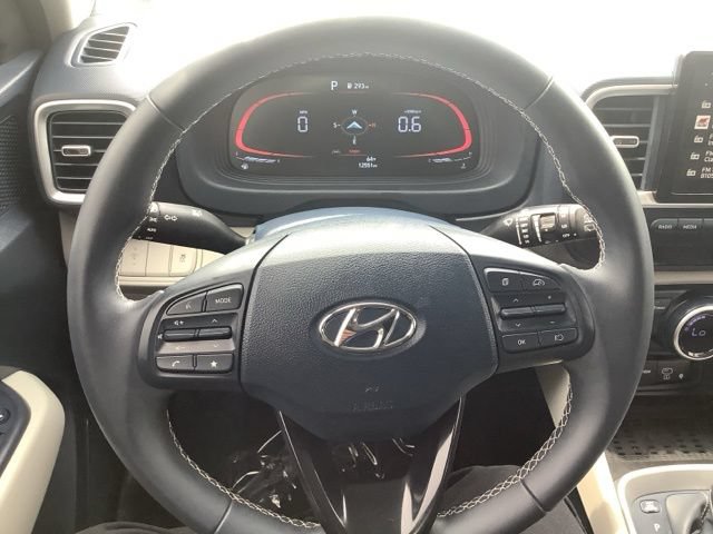 Certified 2025 Hyundai Venue Limited FWD image 21