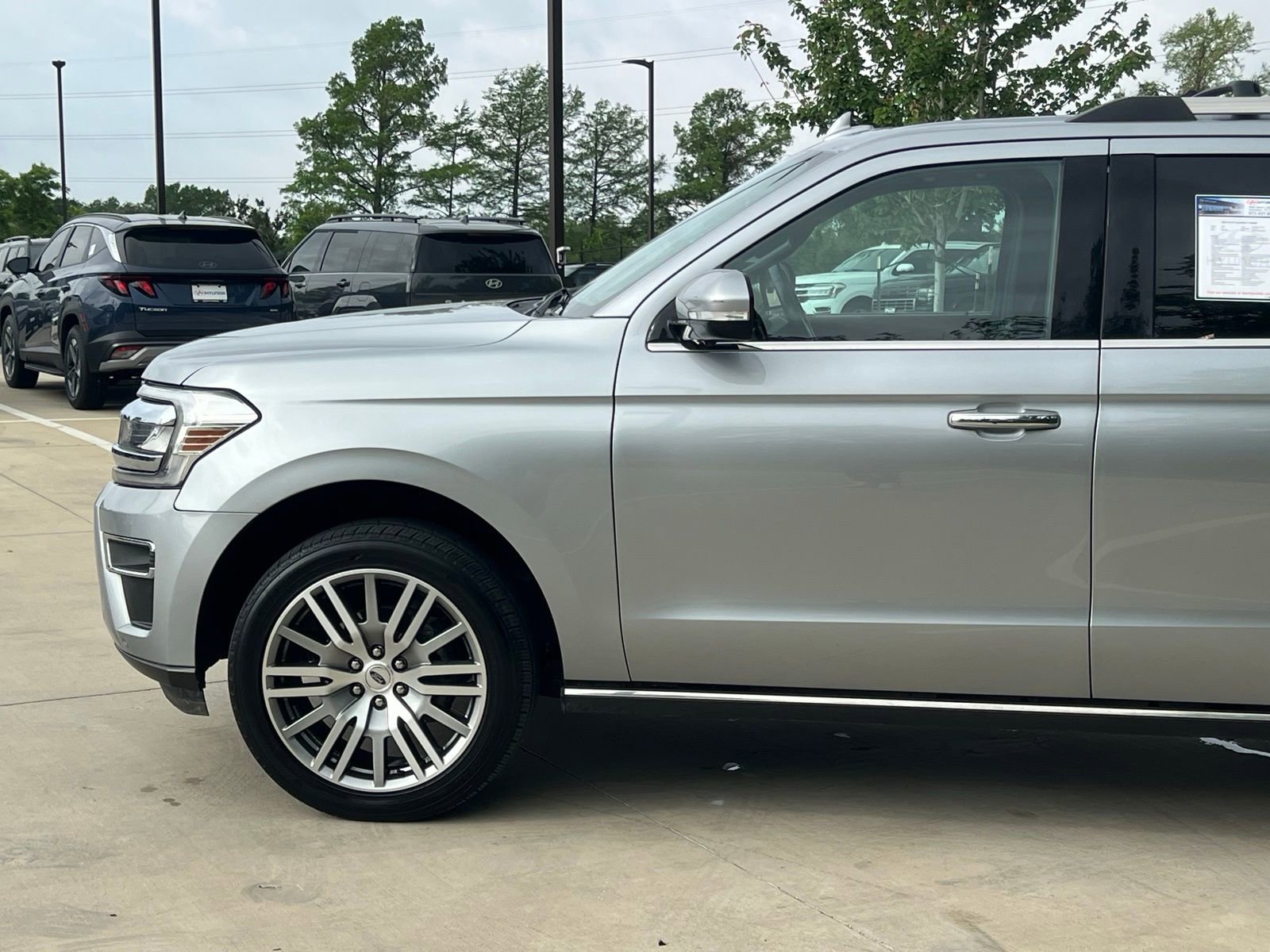 Used 2024 Ford Expedition Limited AWD/4WD image 7