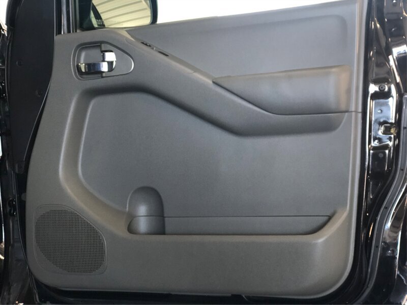 Used 2009 Nissan Frontier SE w/ SE Value Truck Pkg RWD image 17