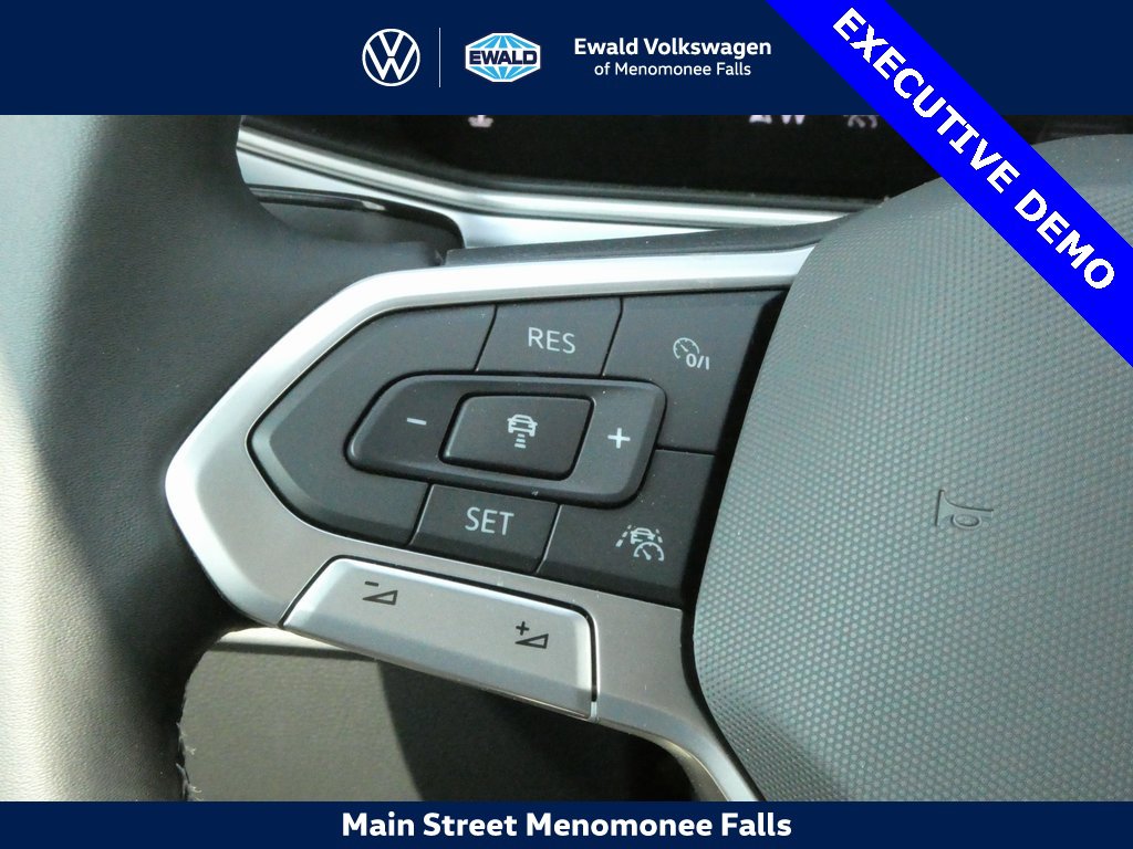 Used 2025 Volkswagen Taos SE image 11