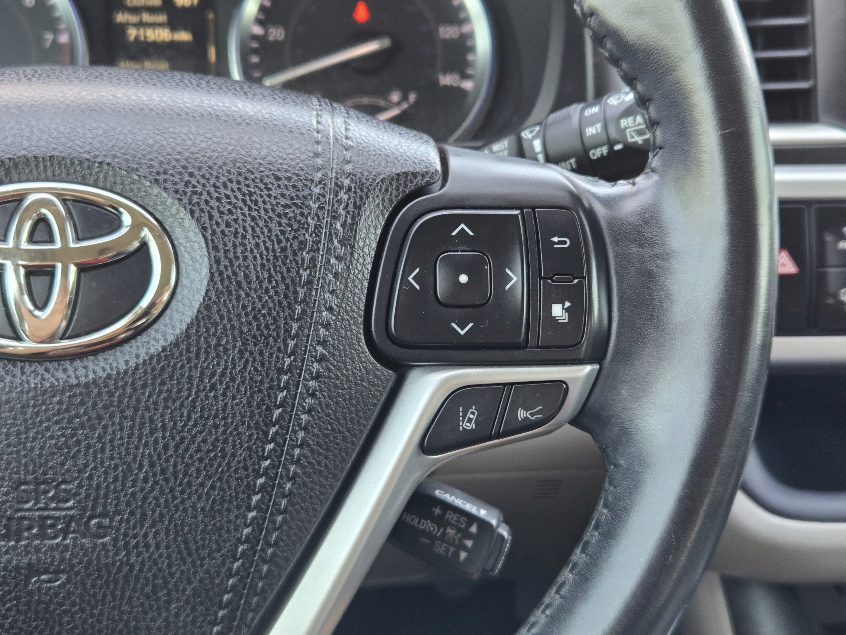 Used 2018 Toyota Highlander Limited FWD image 22