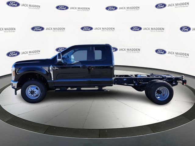 New 2025 Ford F350 XL w/ XL Chrome Package image 2