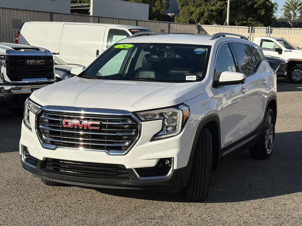Used 2024 GMC Terrain SLT FWD image 3