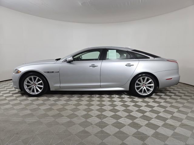 Used 2018 Jaguar XJ R-Sport AWD/4WD image 5