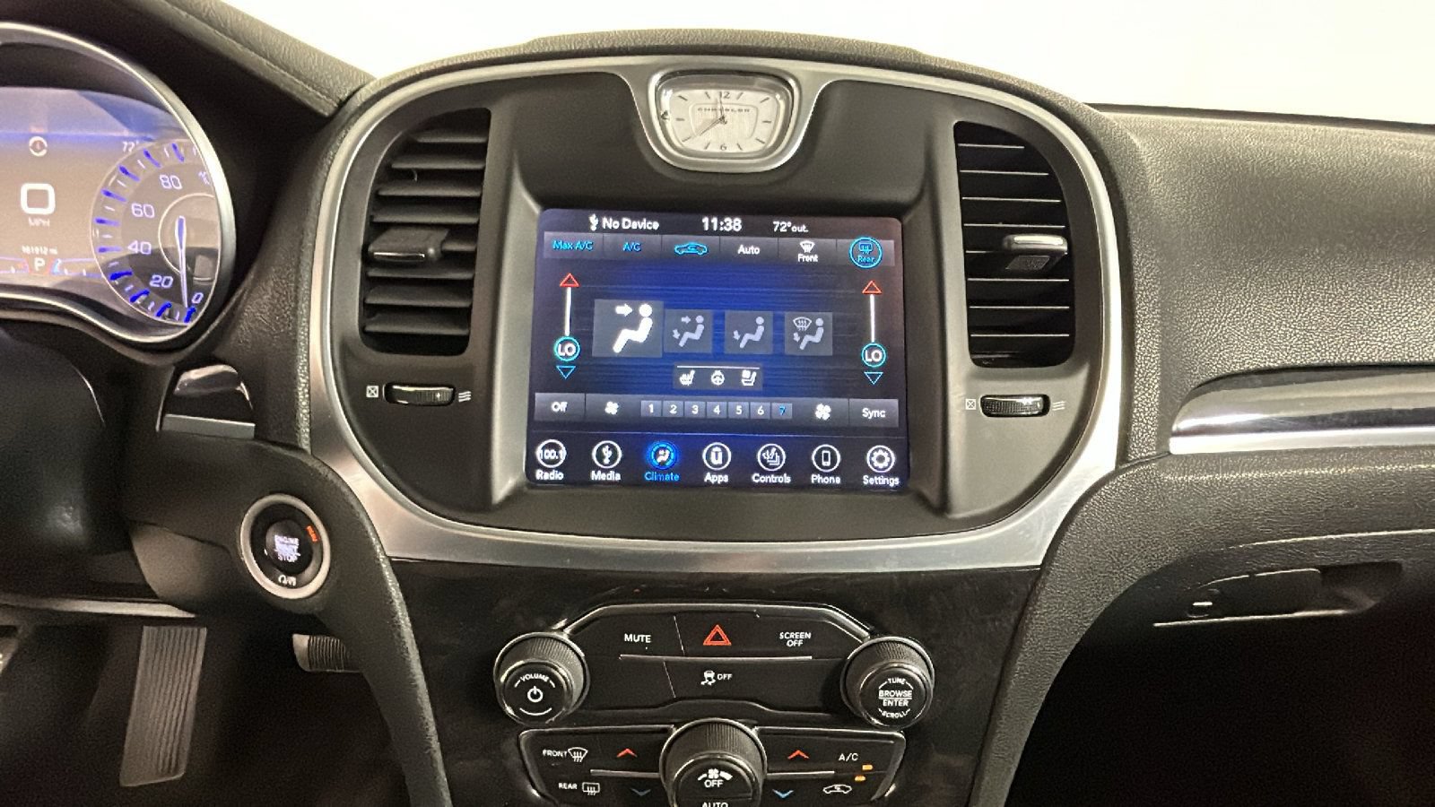 Used 2018 Chrysler 300 Limited AWD/4WD image 26