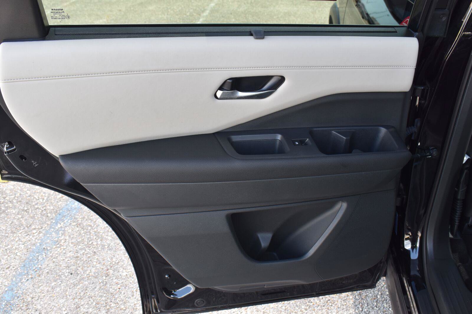 Used 2025 Nissan Pathfinder SL FWD image 44