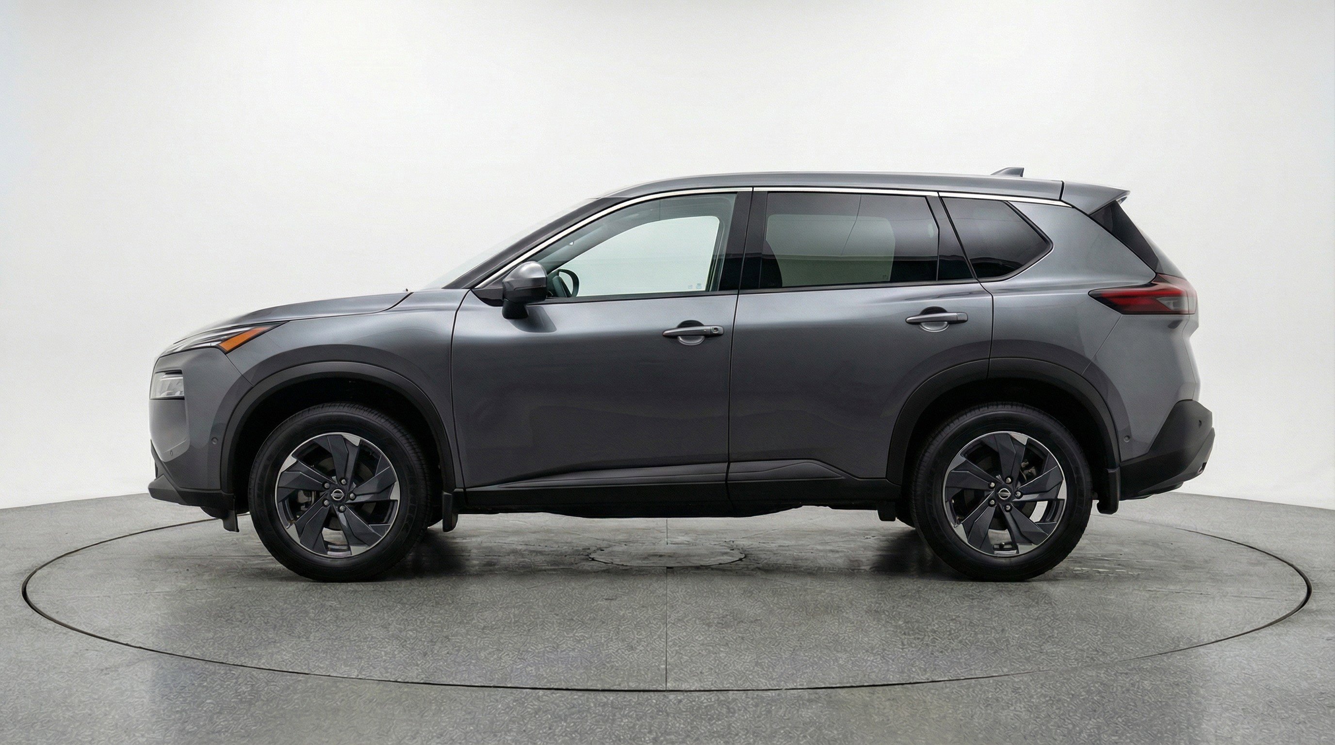Used 2025 Nissan Rogue SV image 5