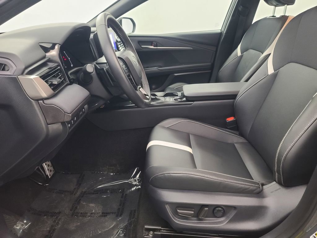 Used 2025 Toyota Camry SE image 25