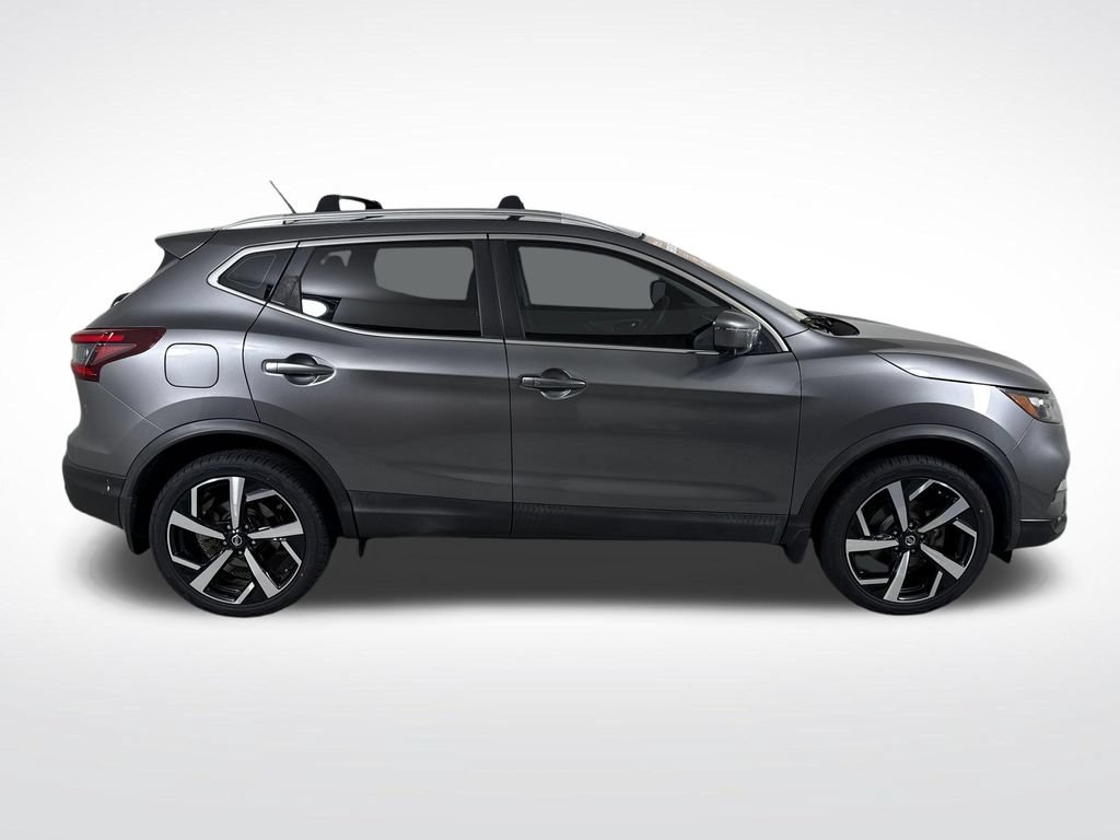 Used 2020 Nissan Rogue Sport SL FWD image 2
