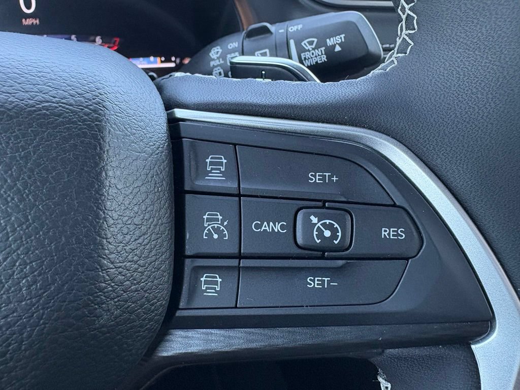 Used 2025 Jeep Grand Cherokee Altitude AWD/4WD image 18