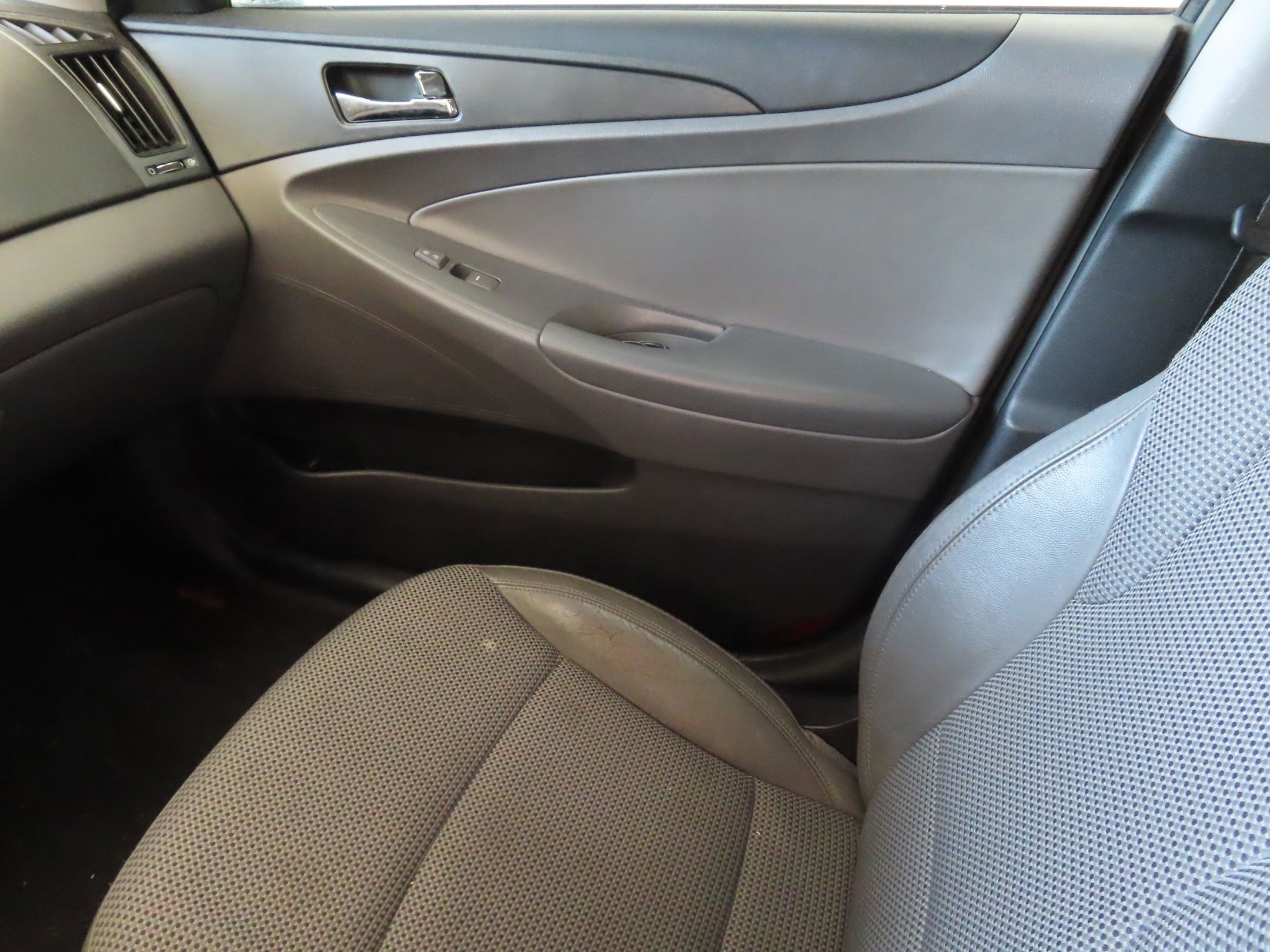 Used 2013 Hyundai Sonata SE w/ Navigation & Sunroof Pkg FWD image 18