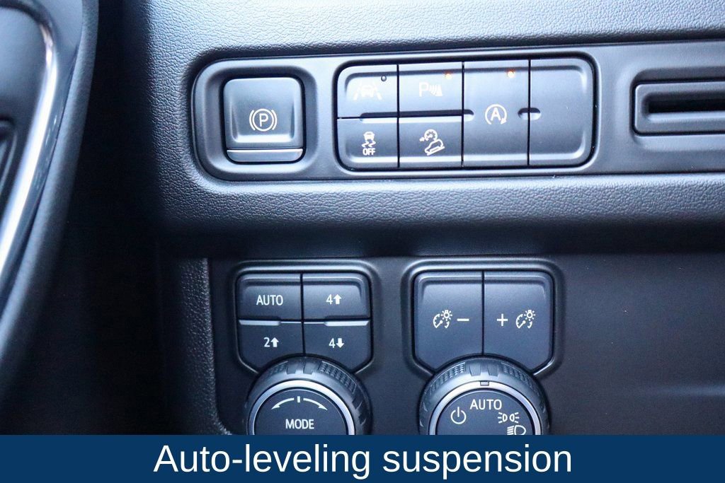 Used 2023 Chevrolet Suburban Premier image 24