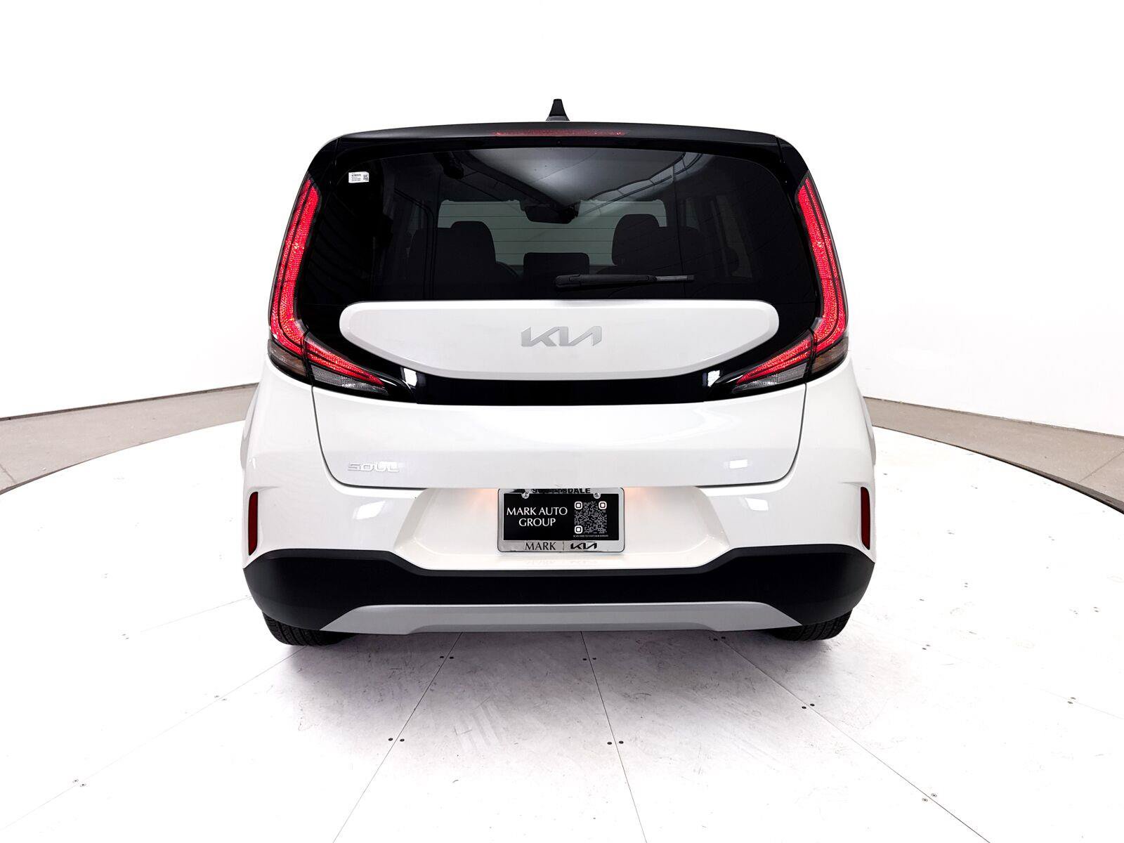 Used 2025 Kia Soul LX w/ LX Technology Package FWD image 16