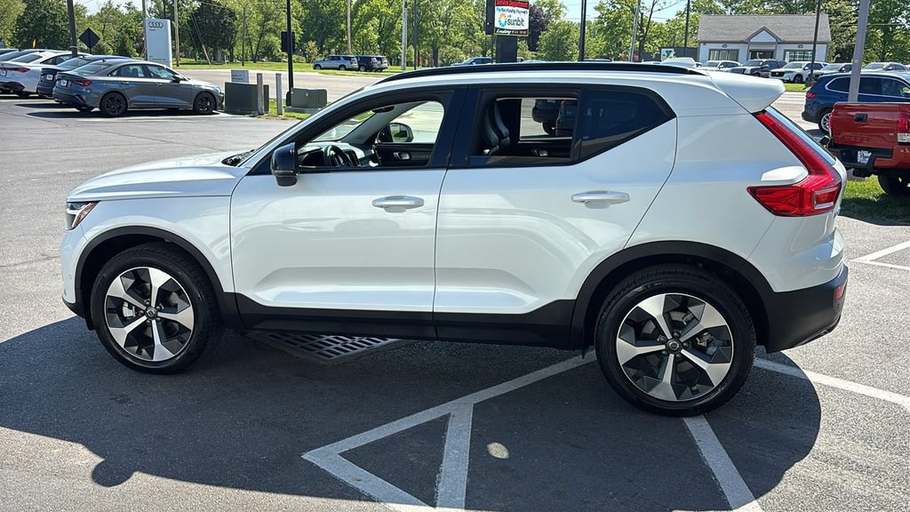 Certified 2026 Volvo XC40 B5 Plus AWD/4WD image 3