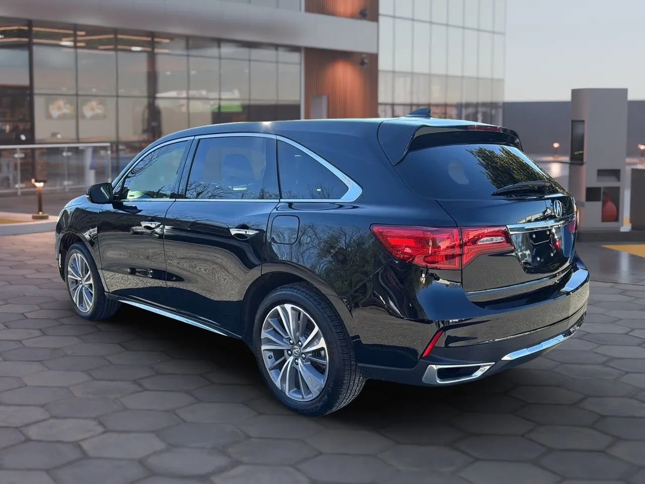 Used 2018 Acura MDX FWD w/ Technology Package image 7