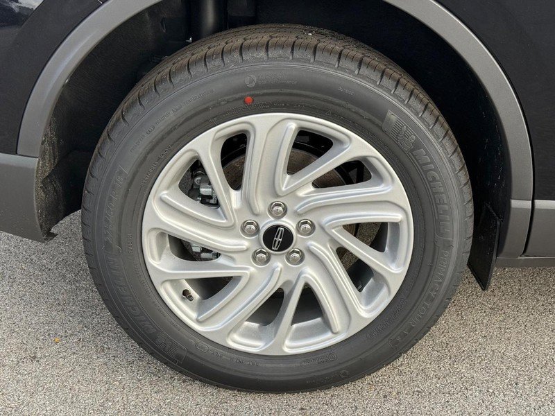 New 2026 Lincoln Corsair Premiere image 4