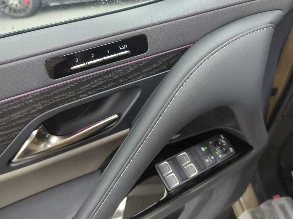 New 2025 Lexus LX 700h Overtrail image 9