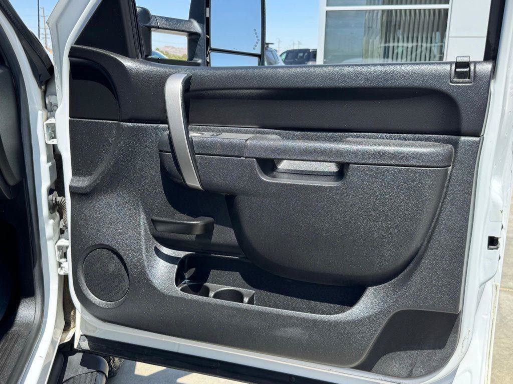 Used 2011 Chevrolet Silverado 2500 LT w/ Interior Plus Package AWD/4WD image 32