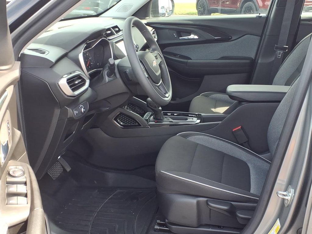Used 2023 Chevrolet TrailBlazer LS FWD image 4