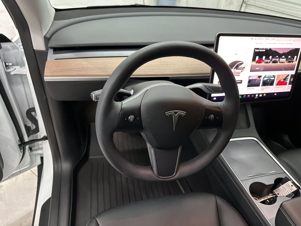 Used 2023 Tesla Model Y Long Range image 10