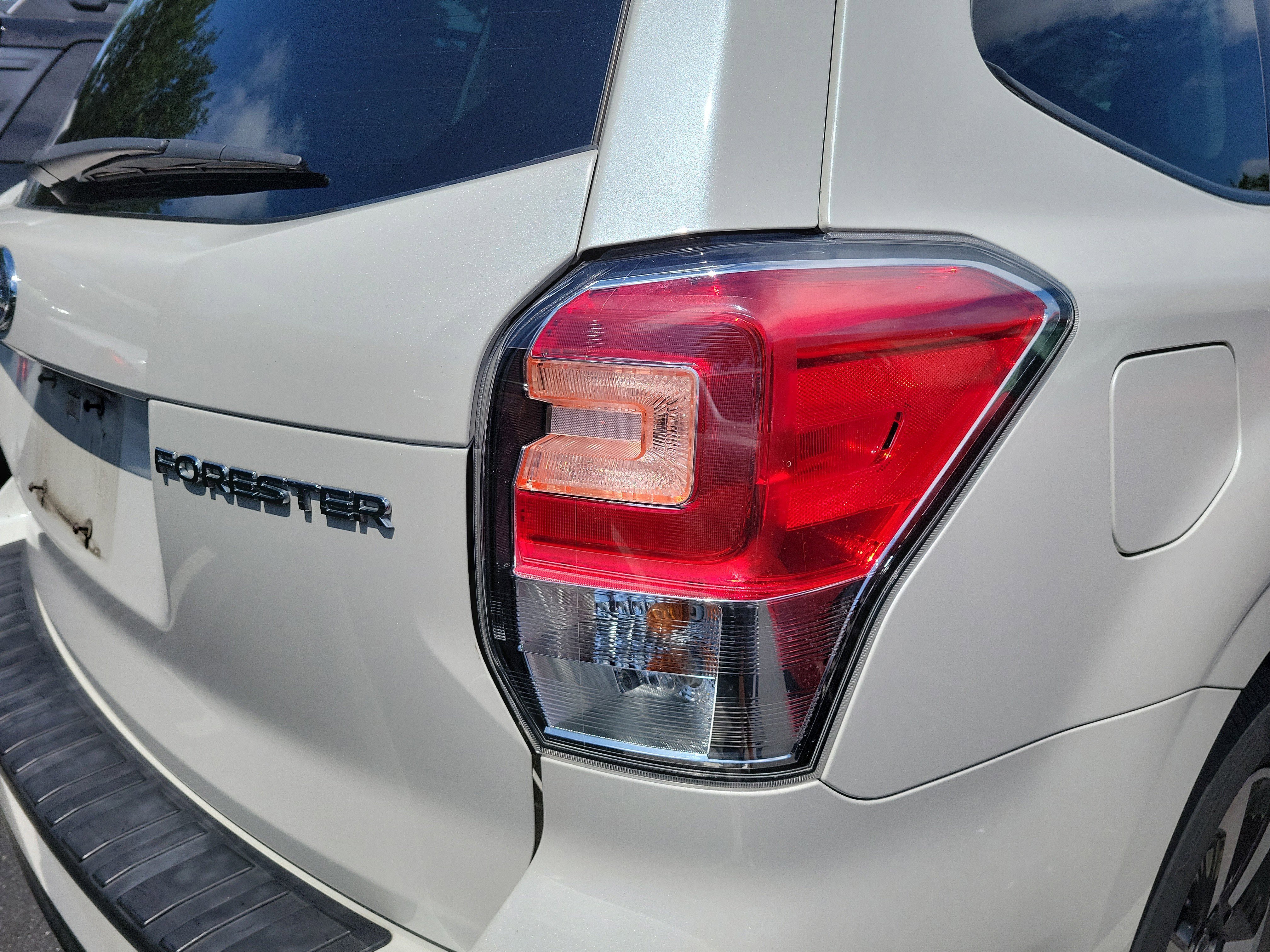 Used 2018 Subaru Forester 2.5i Premium w/ All-Weather Package AWD/4WD image 10