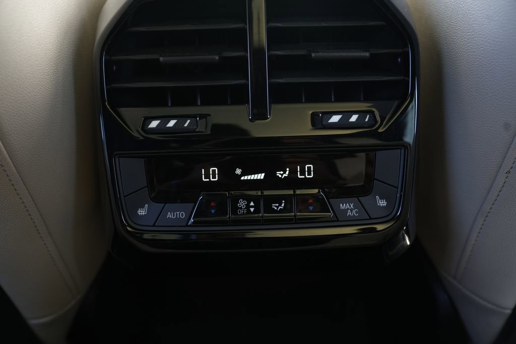 Used 2022 BMW iX xDrive50 w/ Premium Package image 41