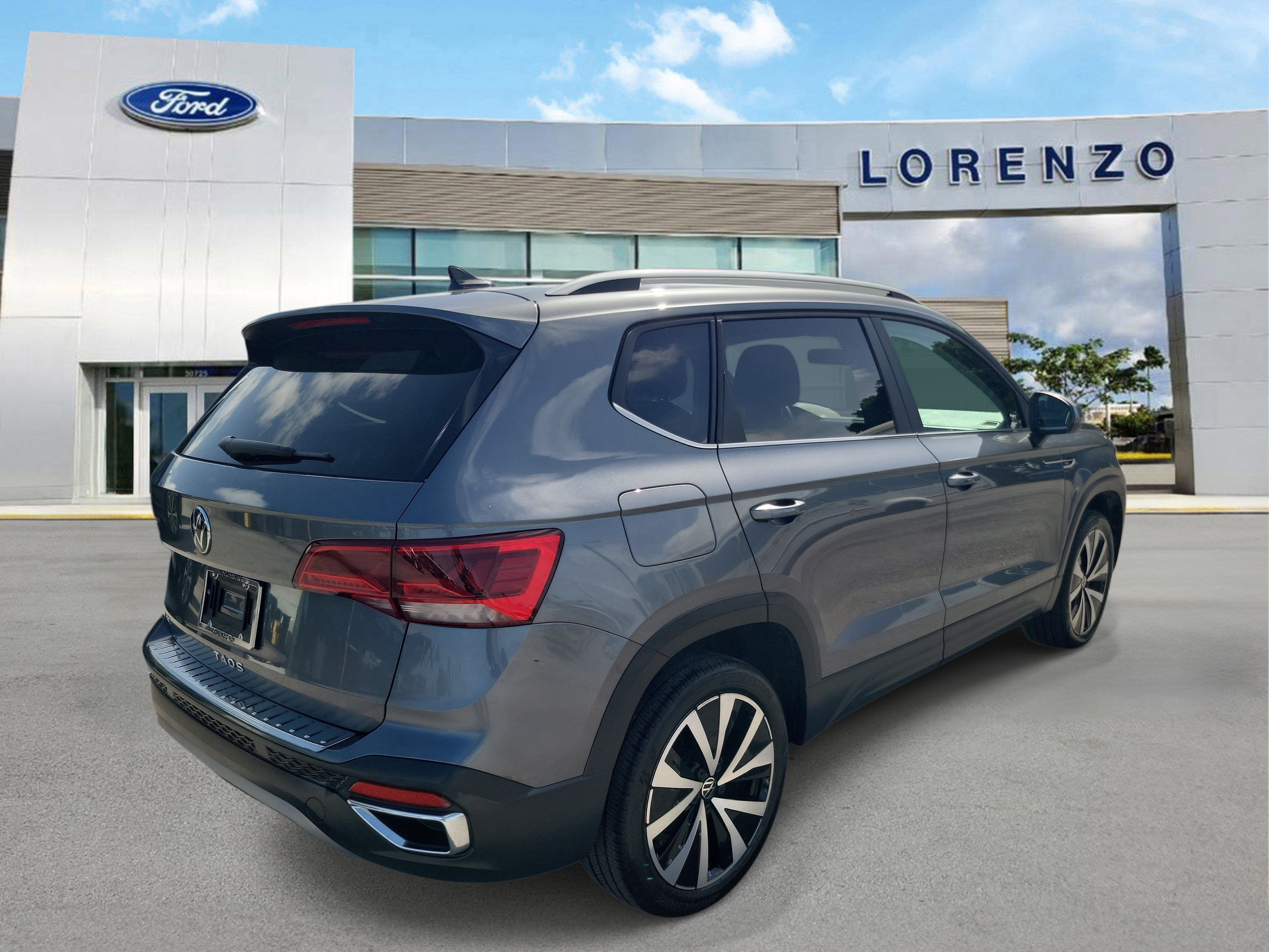 Used 2022 Volkswagen Taos SE FWD image 5