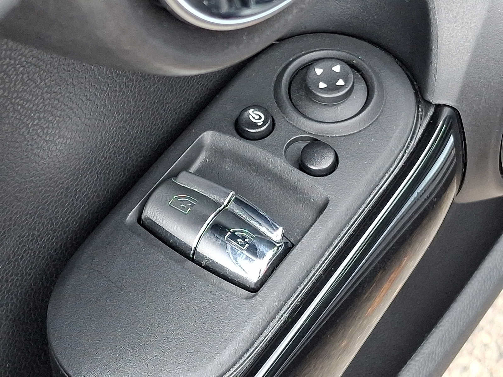 Used 2024 MINI Cooper 2-Door Hardtop FWD image 25