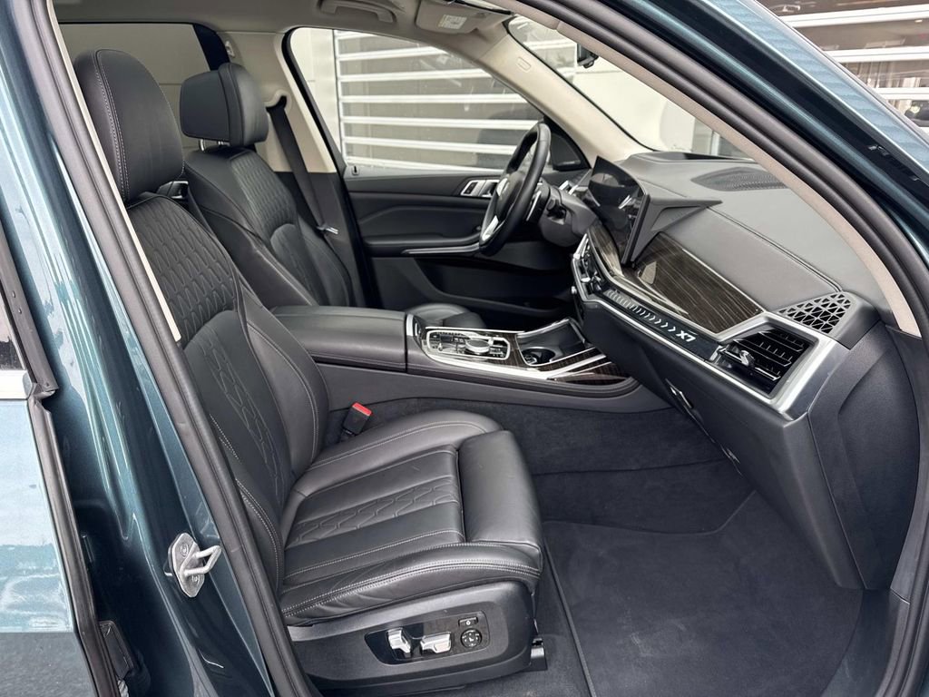 Used 2023 BMW X7 xDrive40i w/ Premium Package image 10