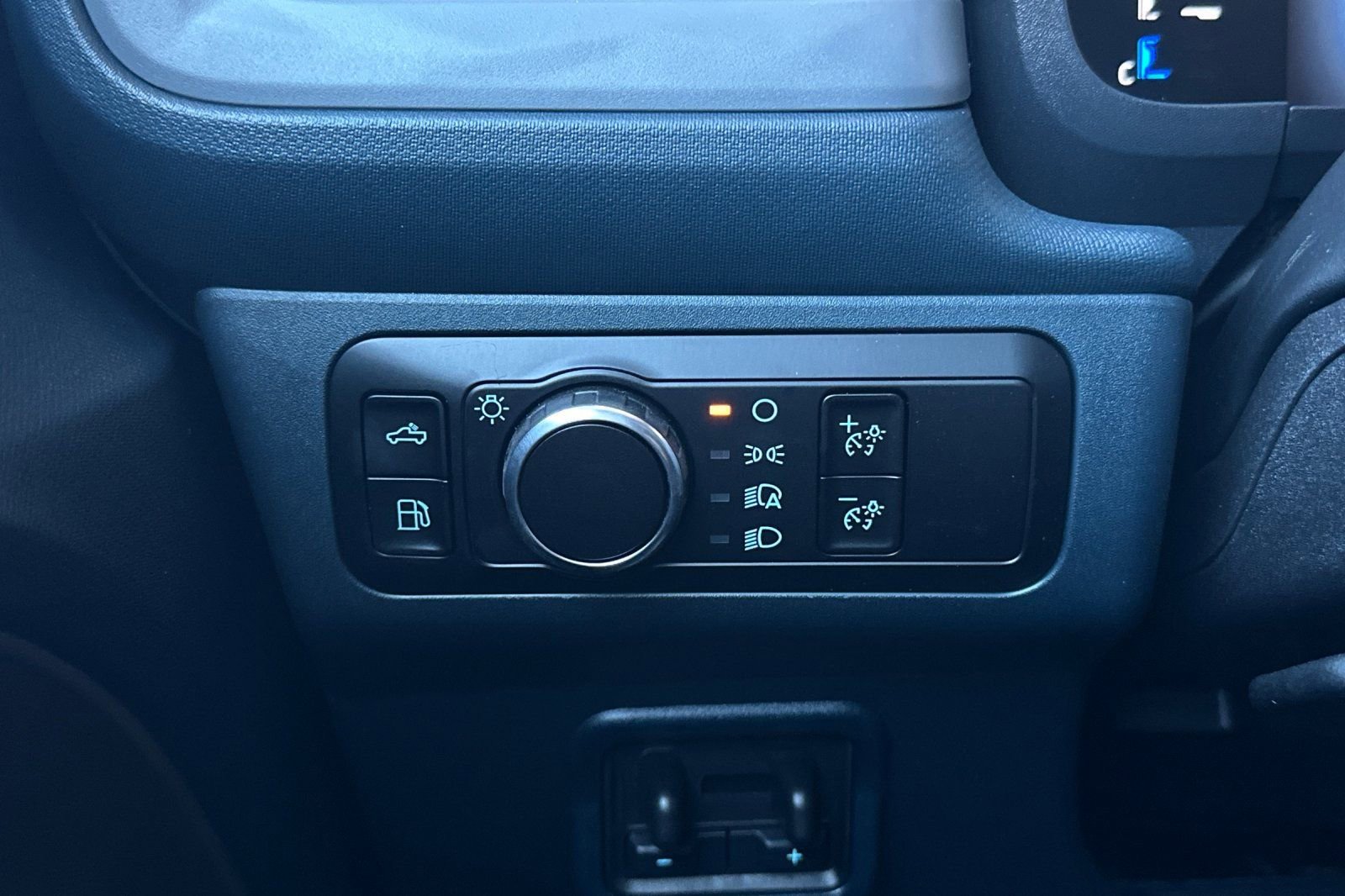 New 2025 Ford Maverick XL w/ Equipment Group 101A image 24