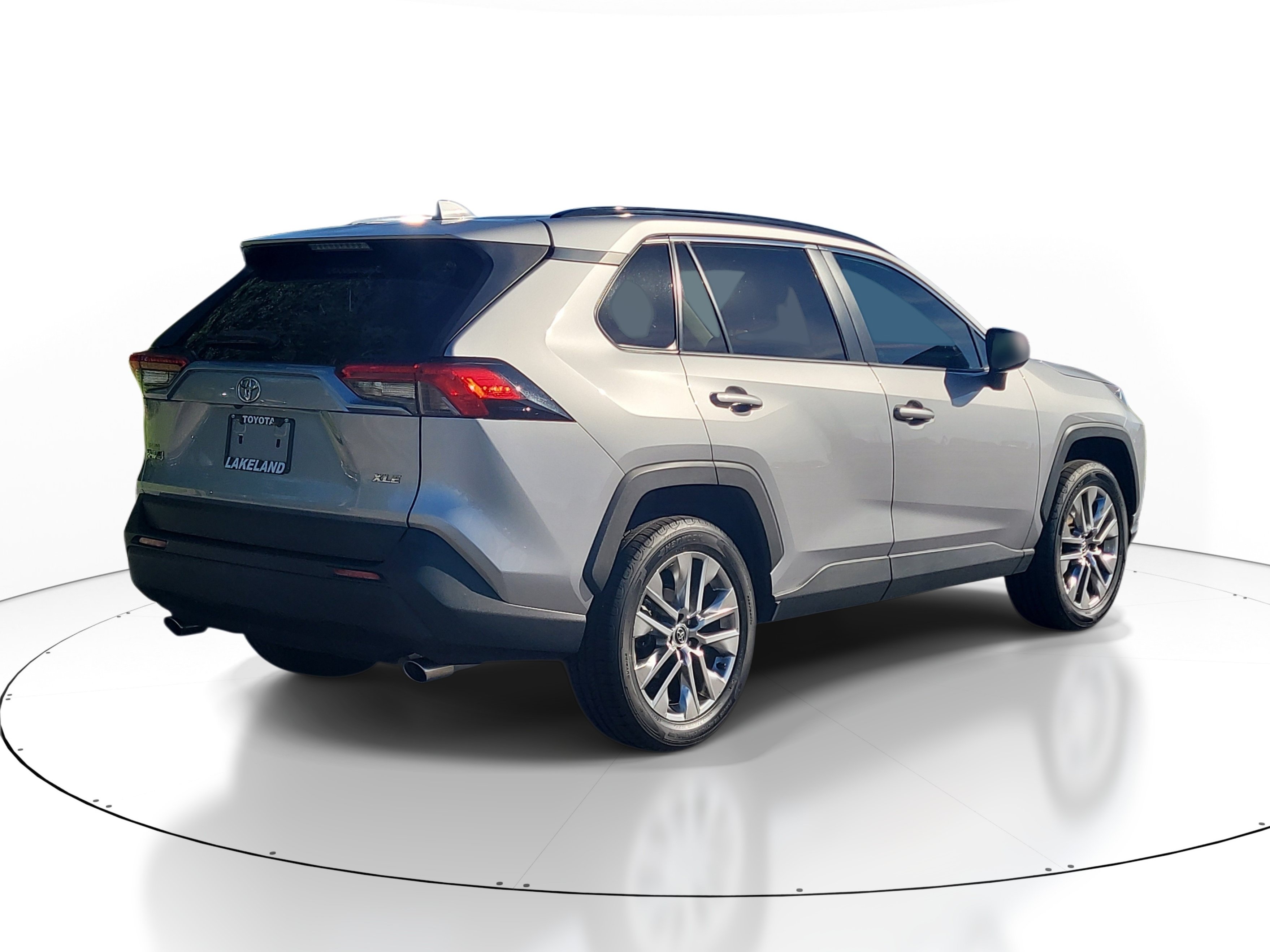 Used 2020 Toyota RAV4 XLE Premium FWD image 7