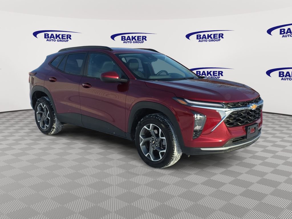 Used 2025 Chevrolet Trax LT w/ LT Convenience Package image 3