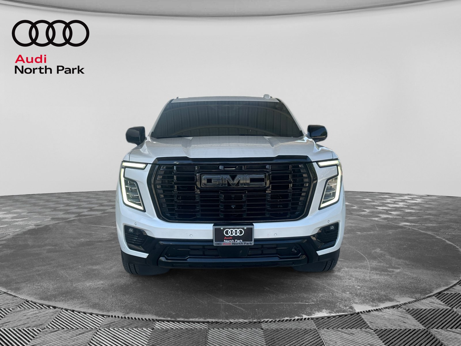 Used 2025 GMC Yukon Denali Ultimate w/ LPO, Illumination Package AWD/4WD image 8