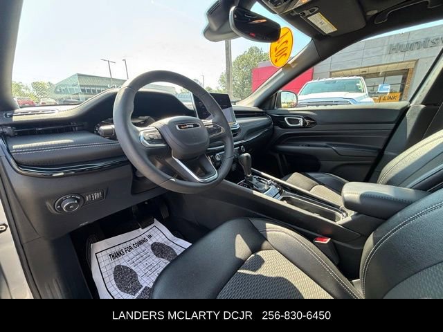 Used 2024 Jeep Compass Latitude w/ Sun and Sound Group AWD/4WD image 21